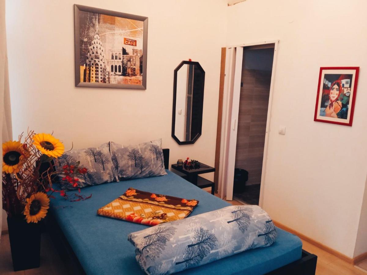 Cosmo Hostel Belgrad Exterior foto